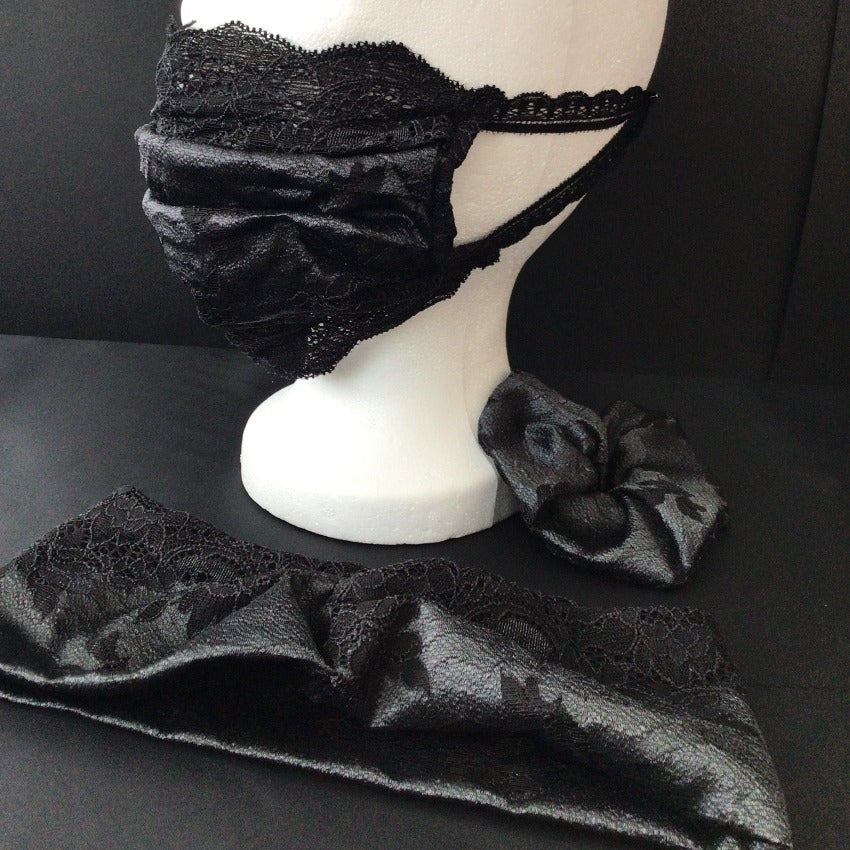 Mask | Winded Leaves | Shiny Black | 2-Layers | One Size