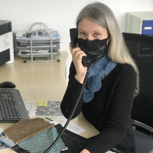 Mask | Winded Leaves | Shiny Black | 2-Layers | One Size