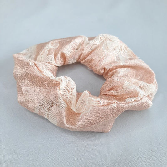 Scrunchie | Winded Leaves | Shiny Rose